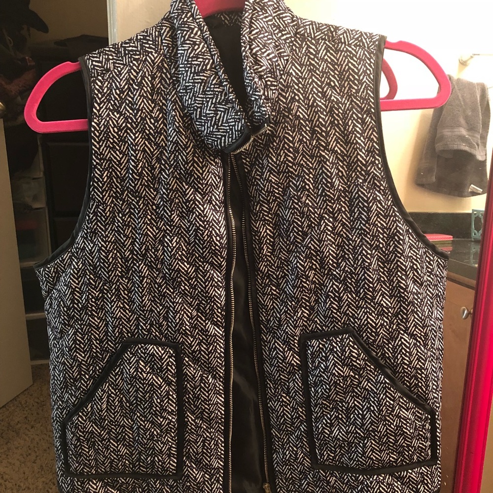 Black and white boutique puffer vest NWOT